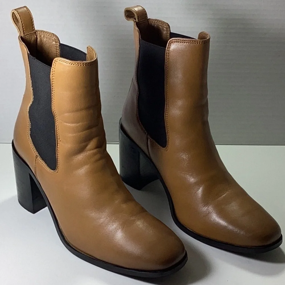 Journee Signature Rowann Chelsea Boot